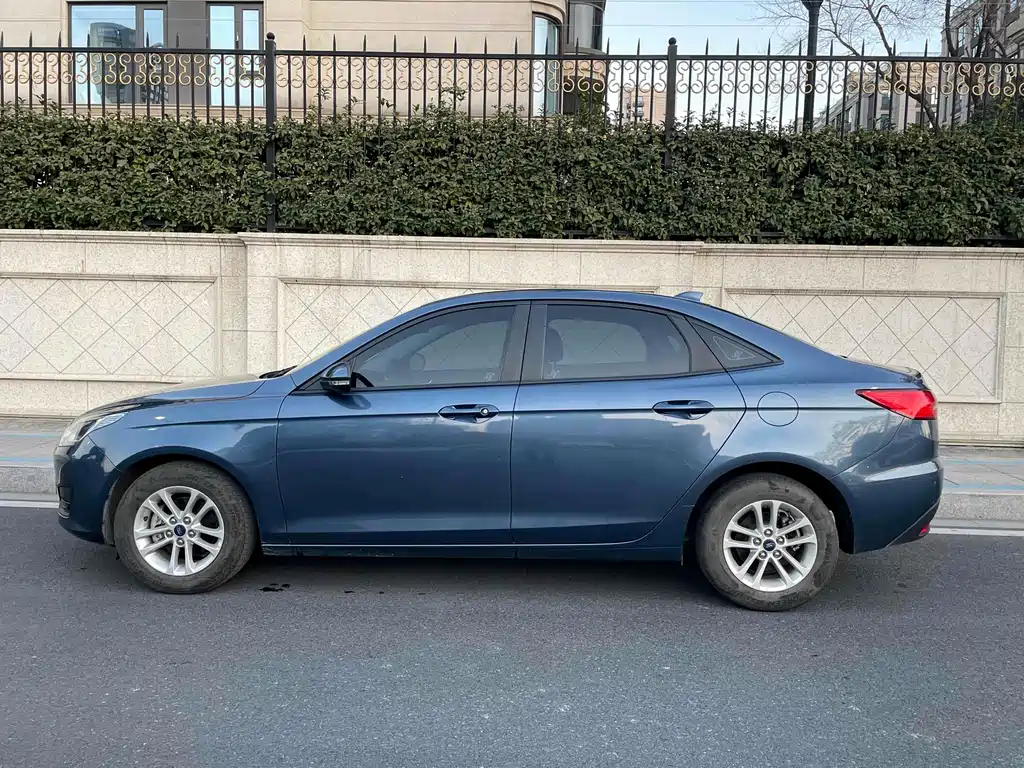 Escort 2019 facelift 1.5L automatic quality model (tire pressure monitoring) National VI купить на сайте DeffCars