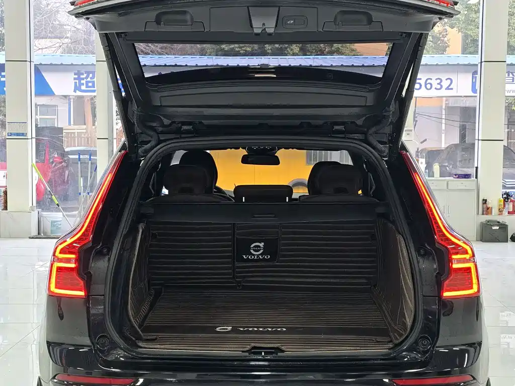 Volvo XC60 2023 B5 four-wheel drive Zhiyi Luxury Edition купить на сайте DeffCars