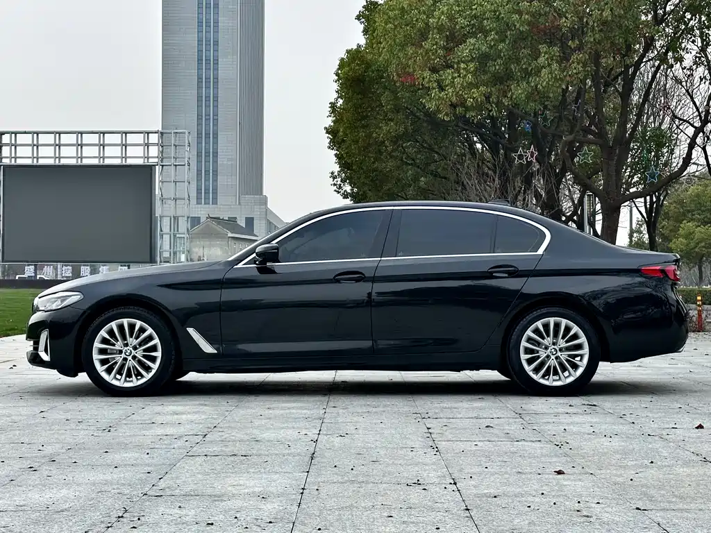 BMW 5 Series 2021 525Li Luxury Package купить на сайте DeffCars
