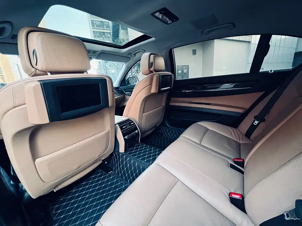 BMW 7 Series 2013 740Li Leading Model купить на сайте DeffCars