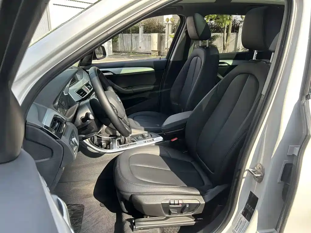 BMW X1 2016 sDrive18Li Exclusive Model купить на сайте DeffCars