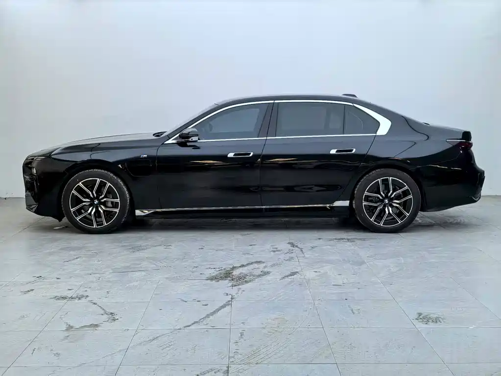 BMW i7 2023 eDrive50L Leading M Sport Kit купить на сайте DeffCars