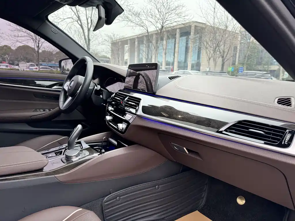 BMW 5 Series 2022 525Li M Sports Package купить на сайте DeffCars