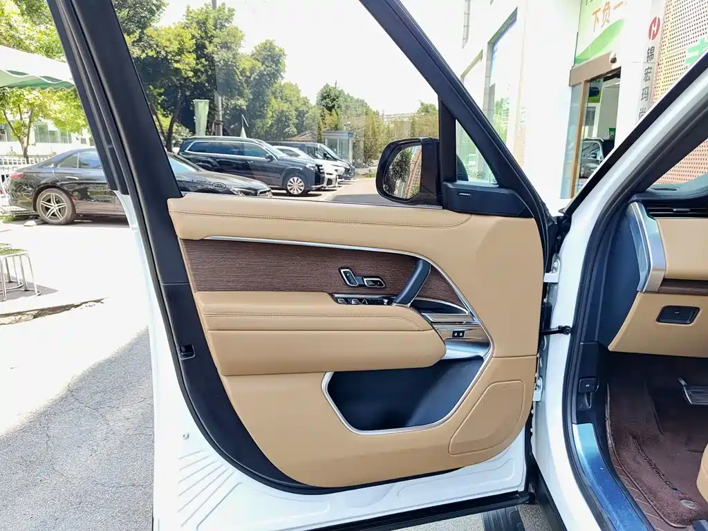 Range Rover 2024 3.0 L6 400PS Extended Edition, seven seats купить на сайте DeffCars