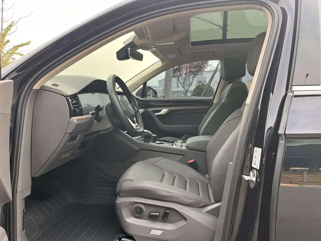 Touareg 2022 3.0TSI Ruixiang Edition Classic Sports Package купить на сайте DeffCars