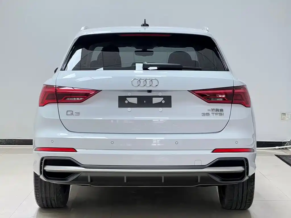 Audi Q3 2022 35 TFSI Fashionable and Dynamic купить на сайте DeffCars