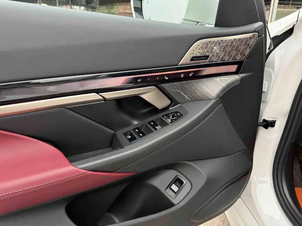 BMW 5 Series 2025 530Li Exclusive M Sports Package купить на сайте DeffCars