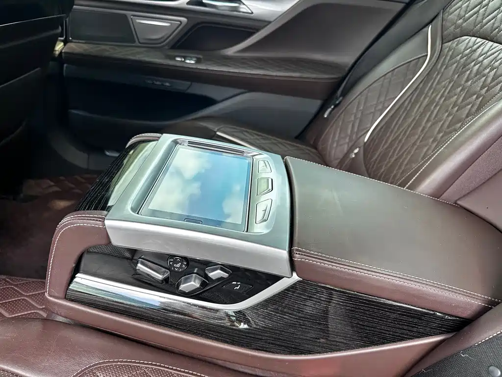 BMW 7 Series 2019 740Li Leading M Sports Package купить на сайте DeffCars