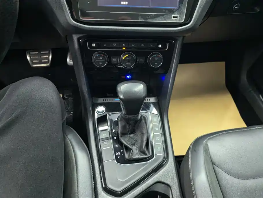 Tiguan L 2021 330TSI automatic two-wheel drive R-Line version купить на сайте DeffCars