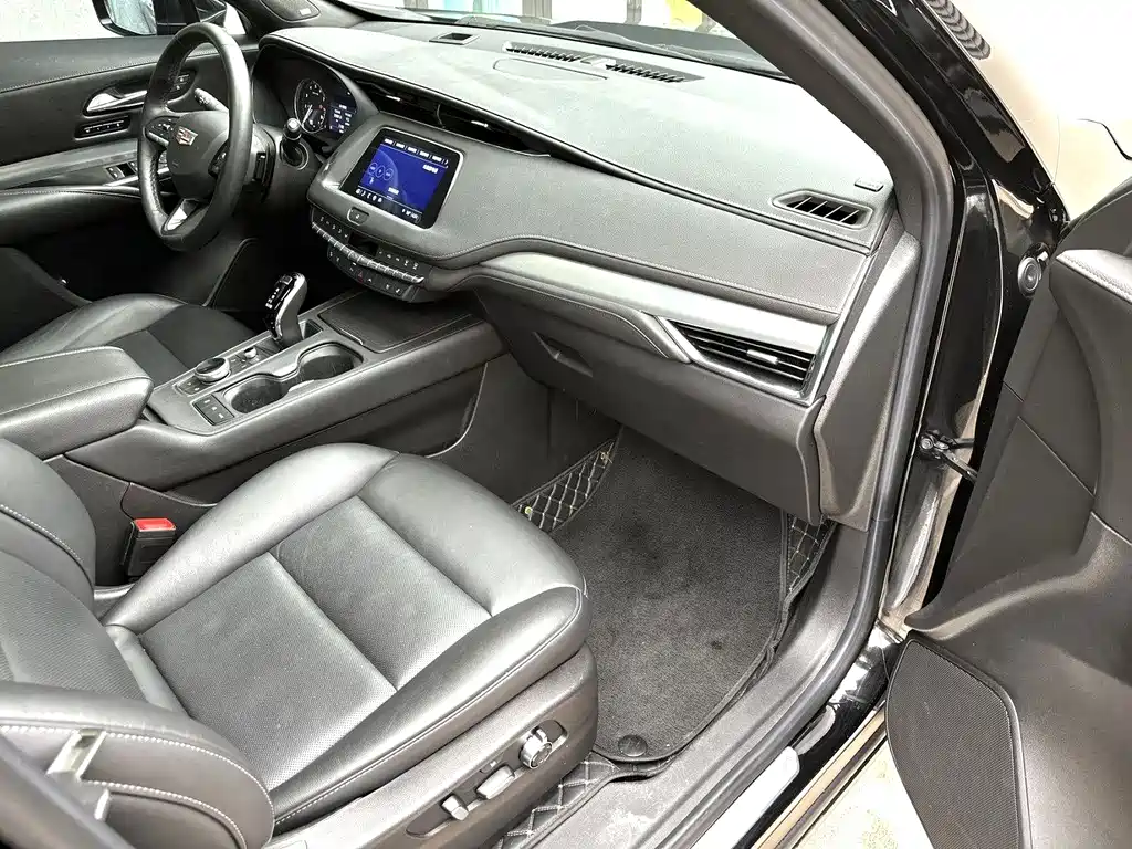 Cadillac XT4 2022 28T two-wheel drive premium model купить на сайте DeffCars