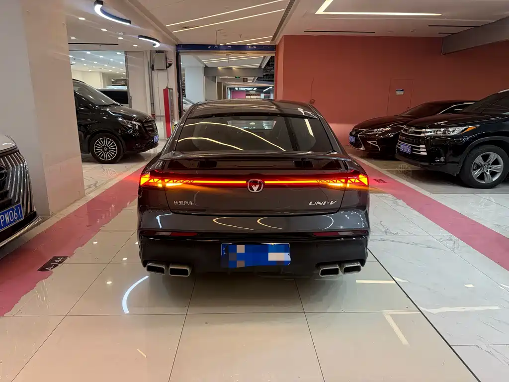 Changan UNI-V 2024 1.5T exclusive model купить на сайте DeffCars