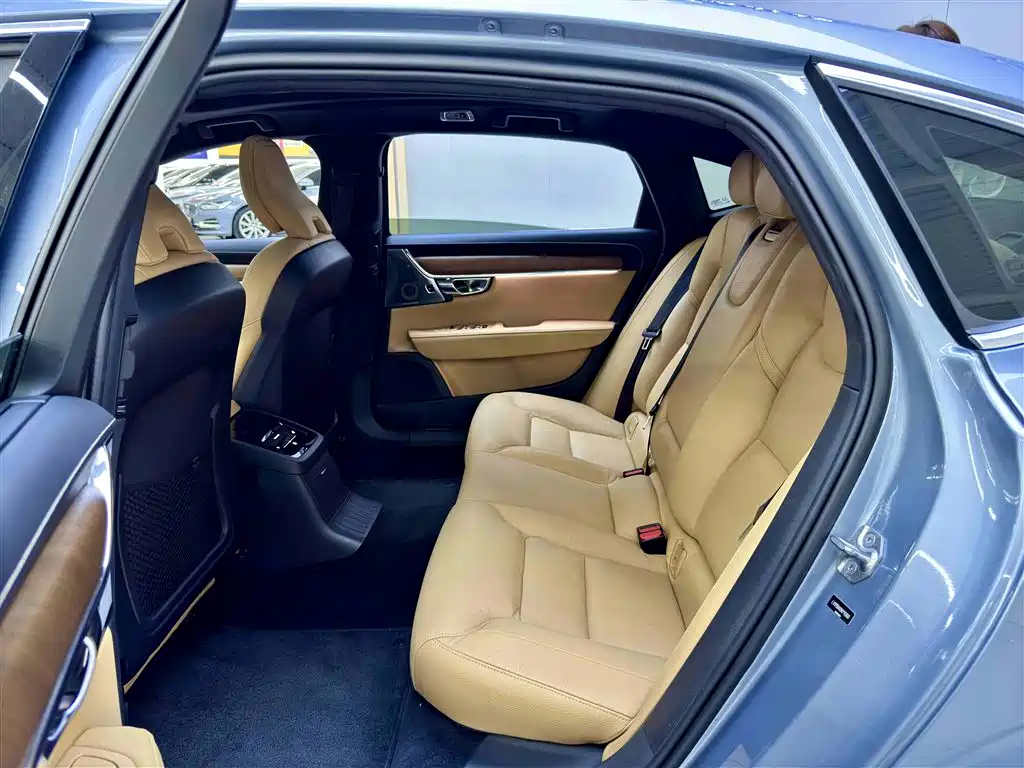Volvo S90 Plug-in Hybrid 2019 T8 E-Drive Hybrid Zhiya Edition National VI купить на сайте DeffCars