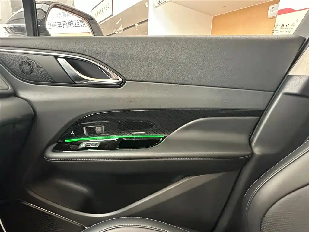 Hongqi HS3 PHEV 2025 model 117km Jinwei PLUS version купить на сайте DeffCars