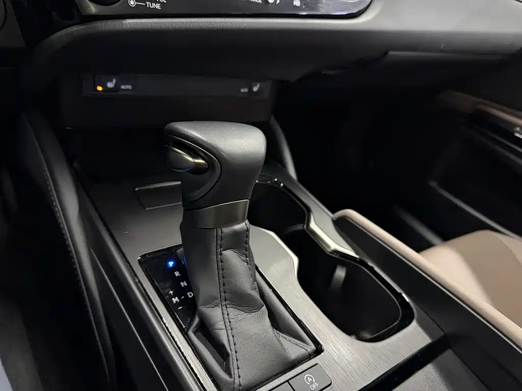 Lexus ES 2023 200 Excellence Edition купить на сайте DeffCars