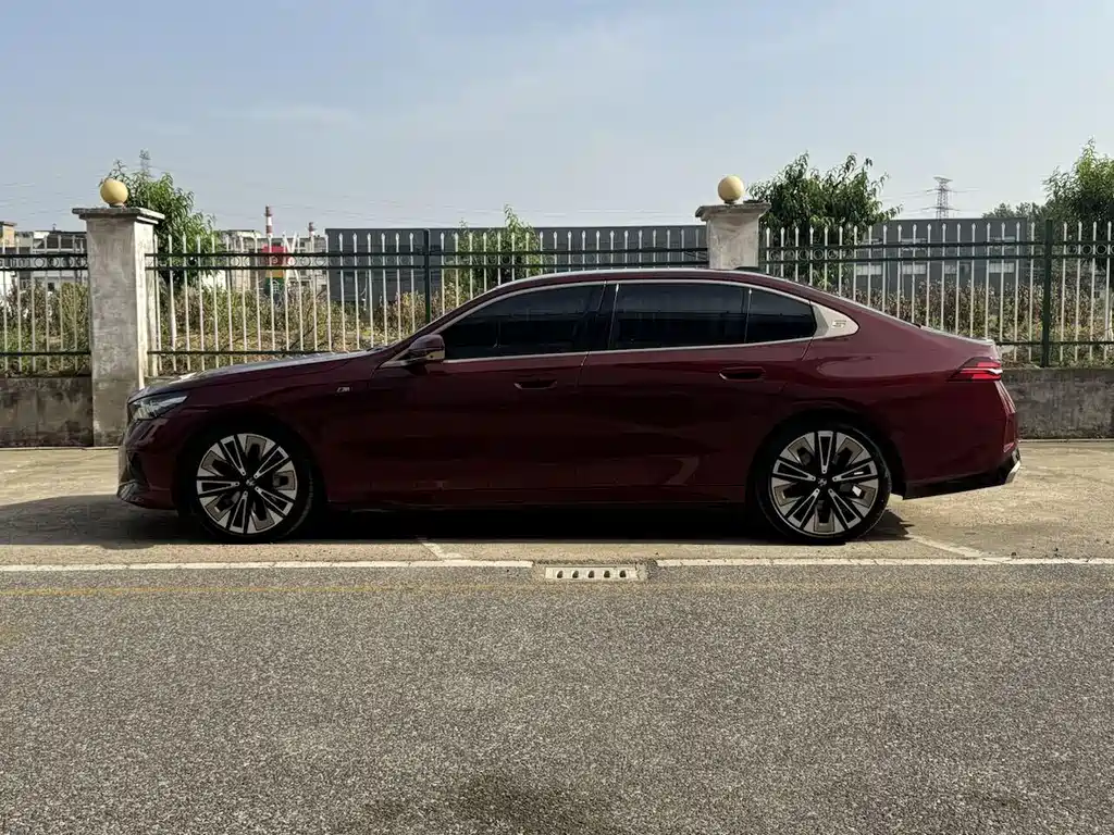 BMW 5 Series 2024 530Li Exclusive M Sports Package купить на сайте DeffCars