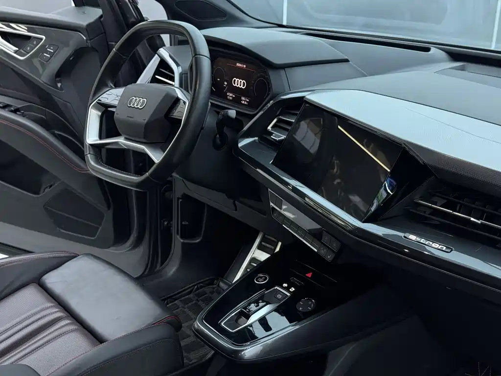 Audi Q5 e-tron 2022 model 40 e-tron star type mecha suit daily version купить на сайте DeffCars