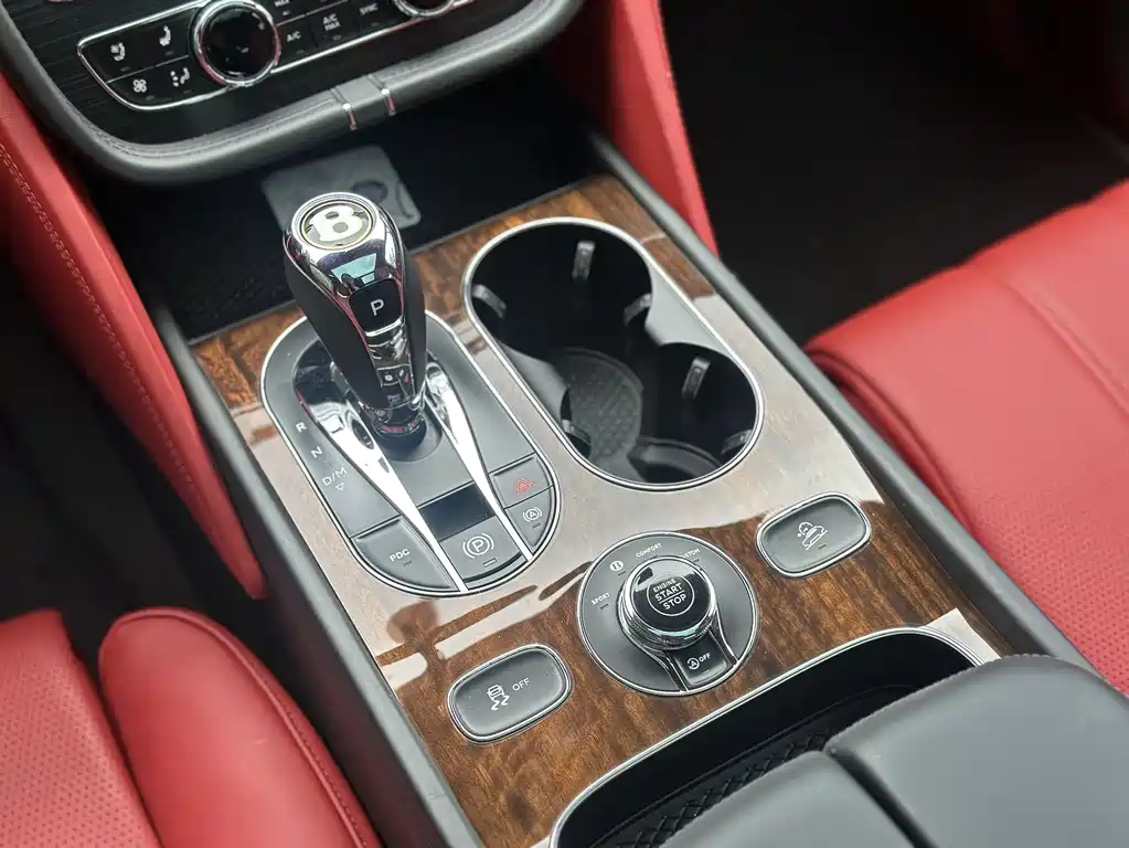 Bentayga 2018 4.0T V8 купить на сайте DeffCars