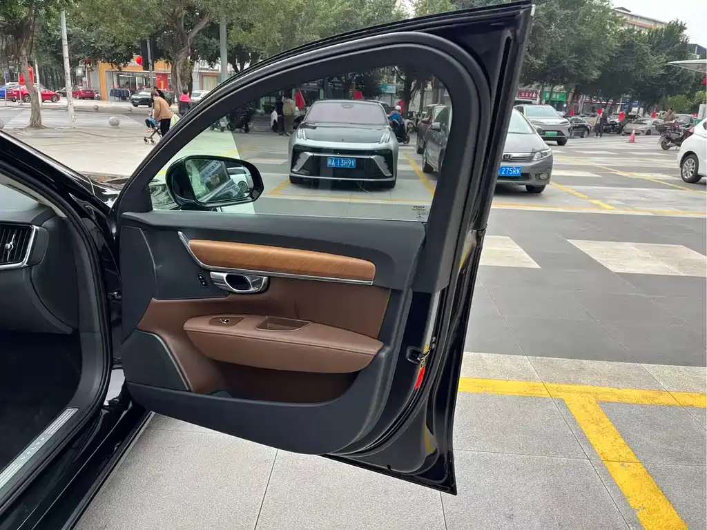 Volvo S90 2018 T5 Zhiya Edition купить на сайте DeffCars
