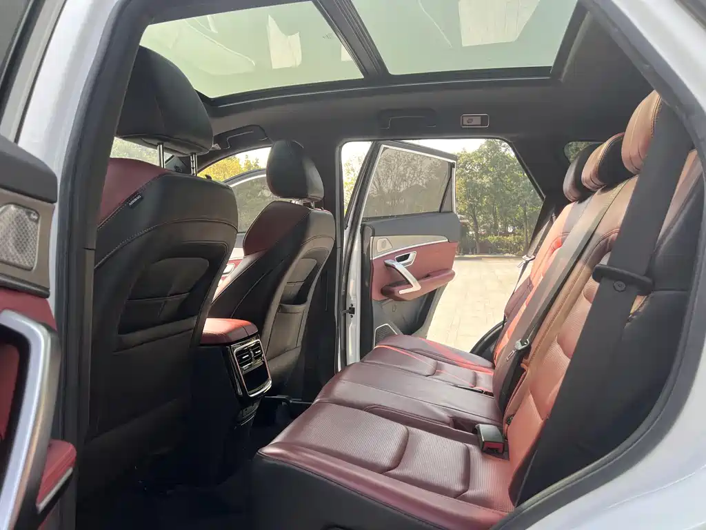 Jietu X70 PLUS 2021 model 1.6T DCT star 7 seats купить на сайте DeffCars