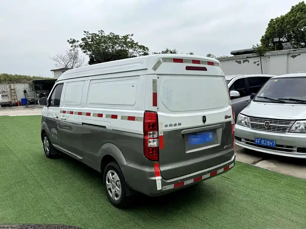New Hiace X30L 2023 1.5L Fortune Edition Van 2/5 Seats Air-conditioned Version SWC15M купить на сайте DeffCars