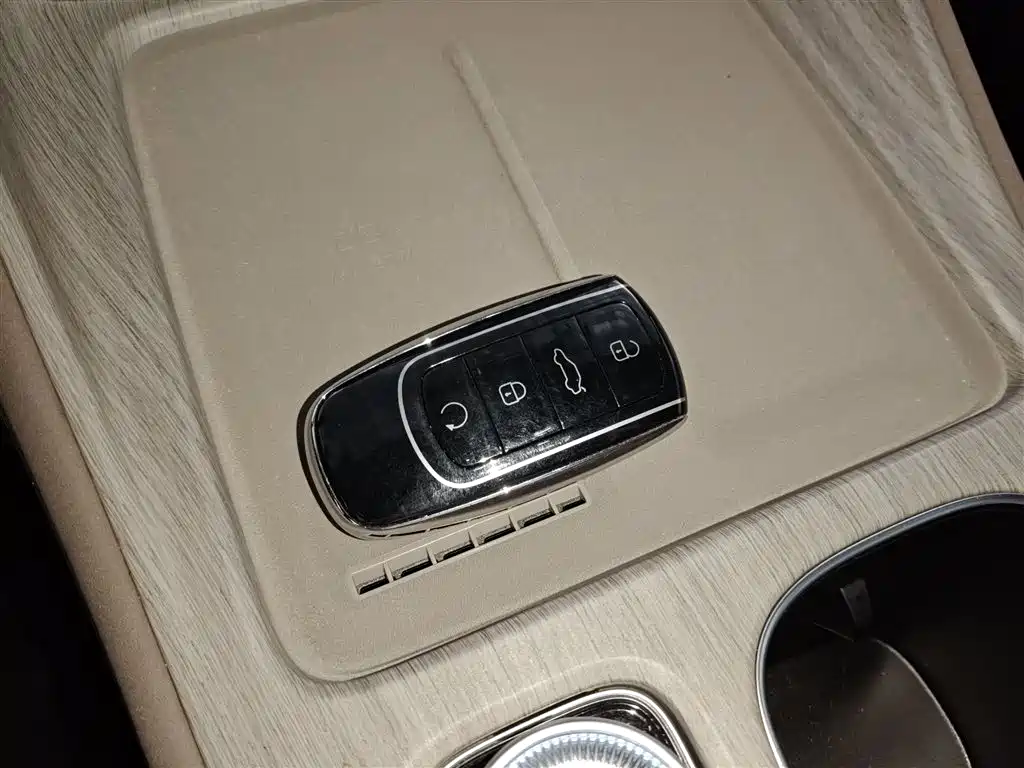 Tiggo 8 PLUS C-DM 2025 model 1.5T 116km premium type 5 seats купить на сайте DeffCars
