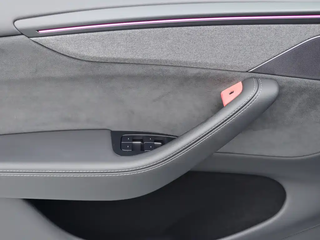 Model Y 2025 long-range all-wheel drive version купить на сайте DeffCars