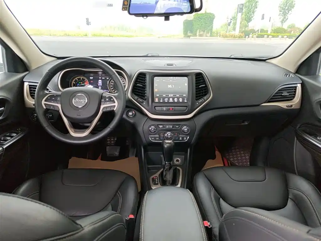 Liberty Light 2017 2.0L Superior Edition купить на сайте DeffCars