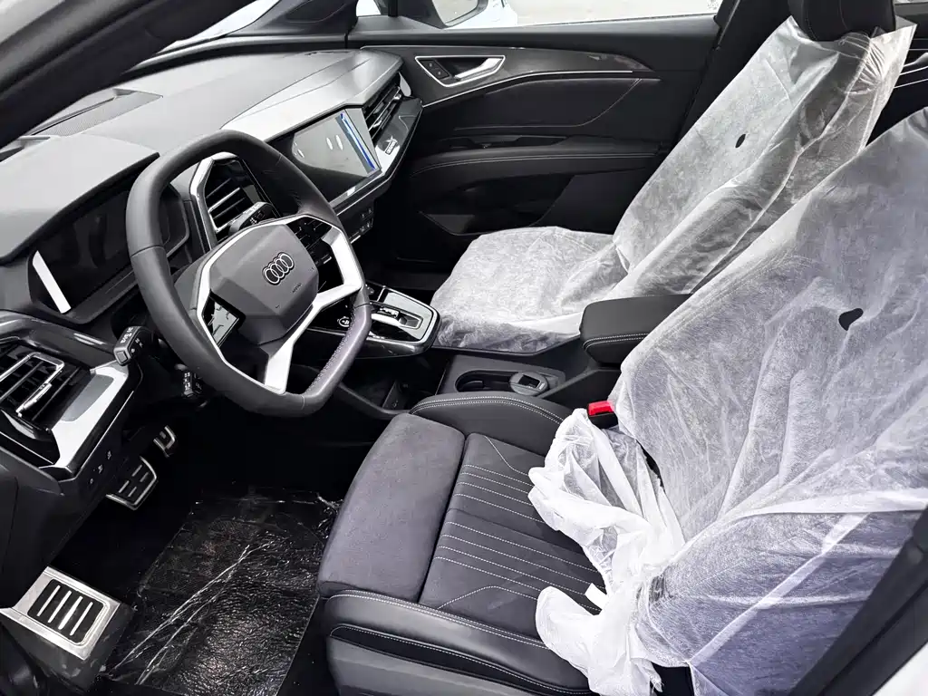 Audi Q5 e-tron 2023 40 e-tron Shiny Mecha Suit купить на сайте DeffCars