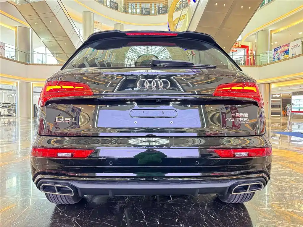 Audi Q5L 2025 45th Anniversary Collector's Edition 45 TFSI Luxurious and Dynamic купить на сайте DeffCars