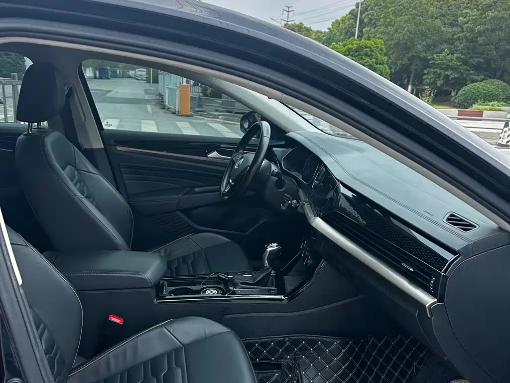 Passat 2020 330TSI Luxury Edition National V купить на сайте DeffCars