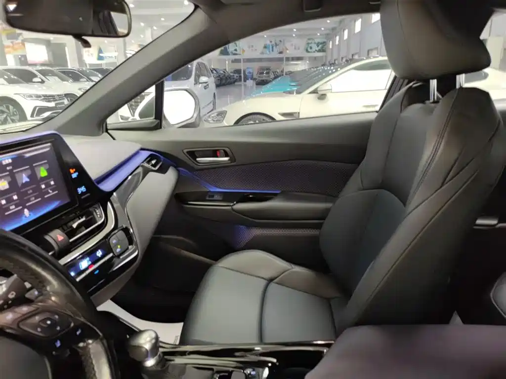 Toyota C-HR 2020 2.0L Leading Edition купить на сайте DeffCars