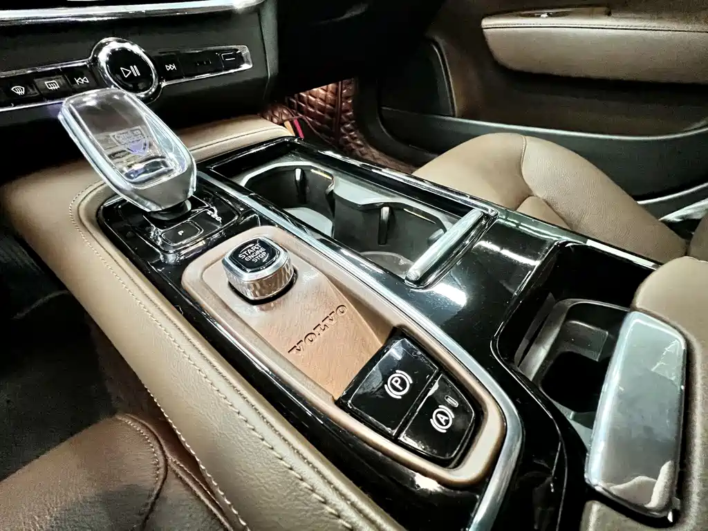 Volvo S90 plug-in hybrid 2024 plug-in hybrid four-wheel drive long range Zhiyi luxury version купить на сайте DeffCars