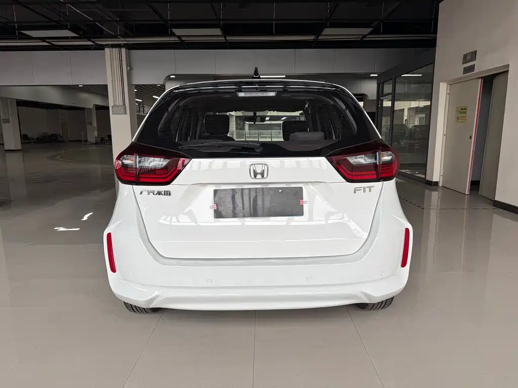 Fit 2021 1.5L CVT Fashion Edition купить на сайте DeffCars