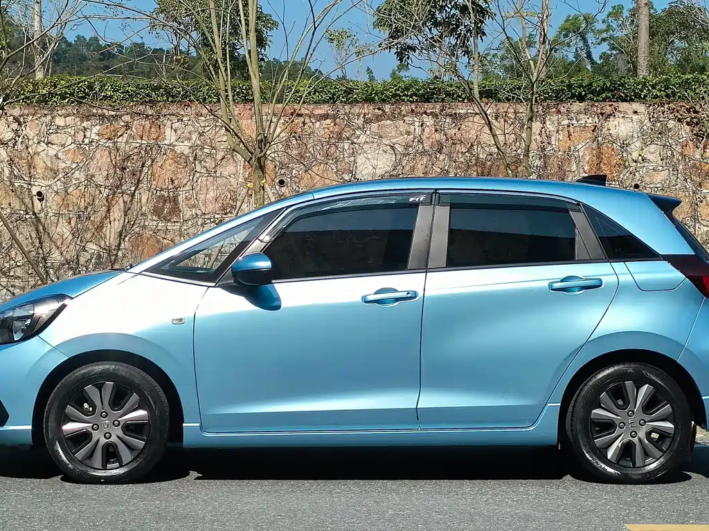 Fit 2021 1.5L CVT Fashion Edition купить на сайте DeffCars