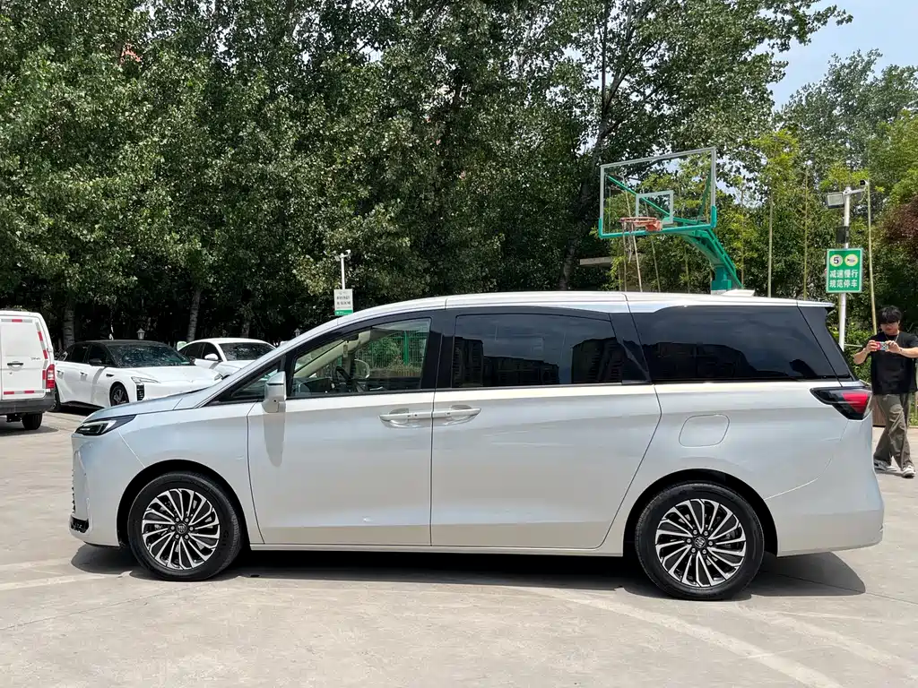 Buick GL8 New Energy 2025 Lu Shang Exclusive Edition купить на сайте DeffCars