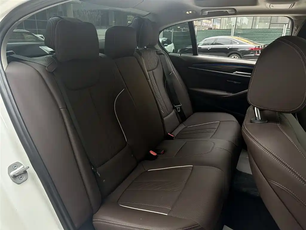 BMW 5 Series New Energy 2022 Model 535Le Luxury Package купить на сайте DeffCars