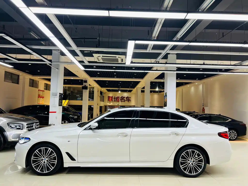 BMW 5 Series 2018 530Li Exclusive M Sports Package купить на сайте DeffCars