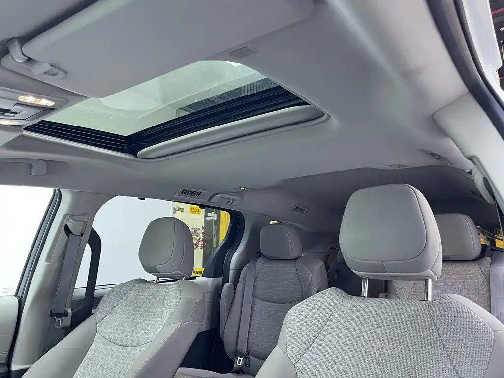 SIENNA 2023 2.5L Hybrid Comfort Edition купить на сайте DeffCars