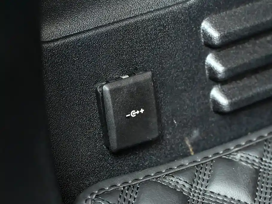 Land Rover Defender 2024 110 3.0T P400 X-DYNAMIC HSE купить на сайте DeffCars