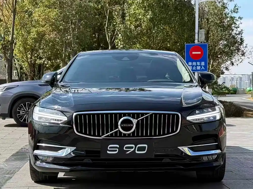 Volvo S90 2020 T5 Zhiyi Luxury Edition купить на сайте DeffCars