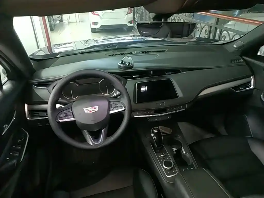 Cadillac XT4 2021 28T two-wheel drive leading model купить на сайте DeffCars