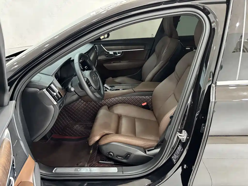 Volvo S90 2025 B5 Zhiyuan Luxury Edition купить на сайте DeffCars
