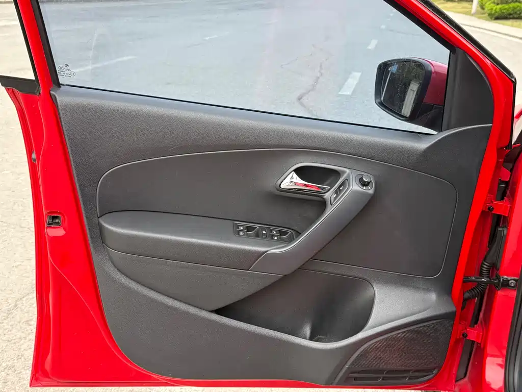 Polo 2013 1.4L manual comfort version купить на сайте DeffCars