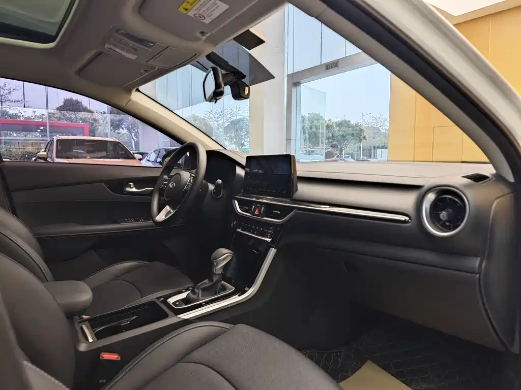 Kia K3 2019 1.5L CVT Smart Internet Edition купить на сайте DeffCars