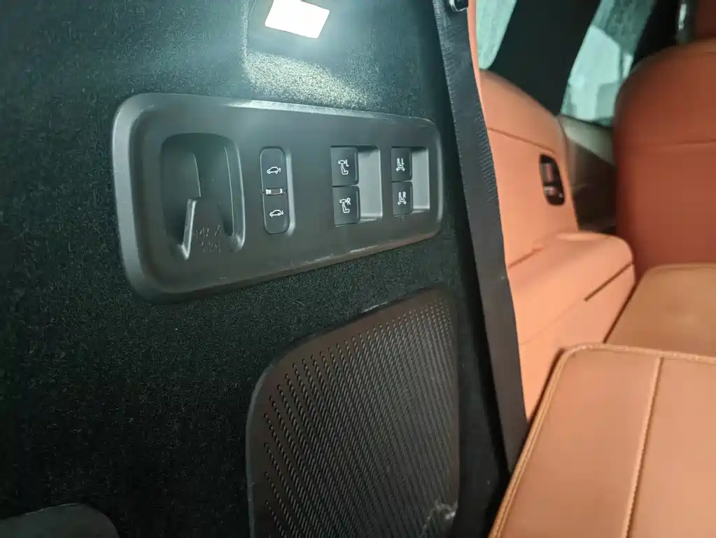 Lynk & Co 900 2025 1.5T Ultra купить на сайте DeffCars