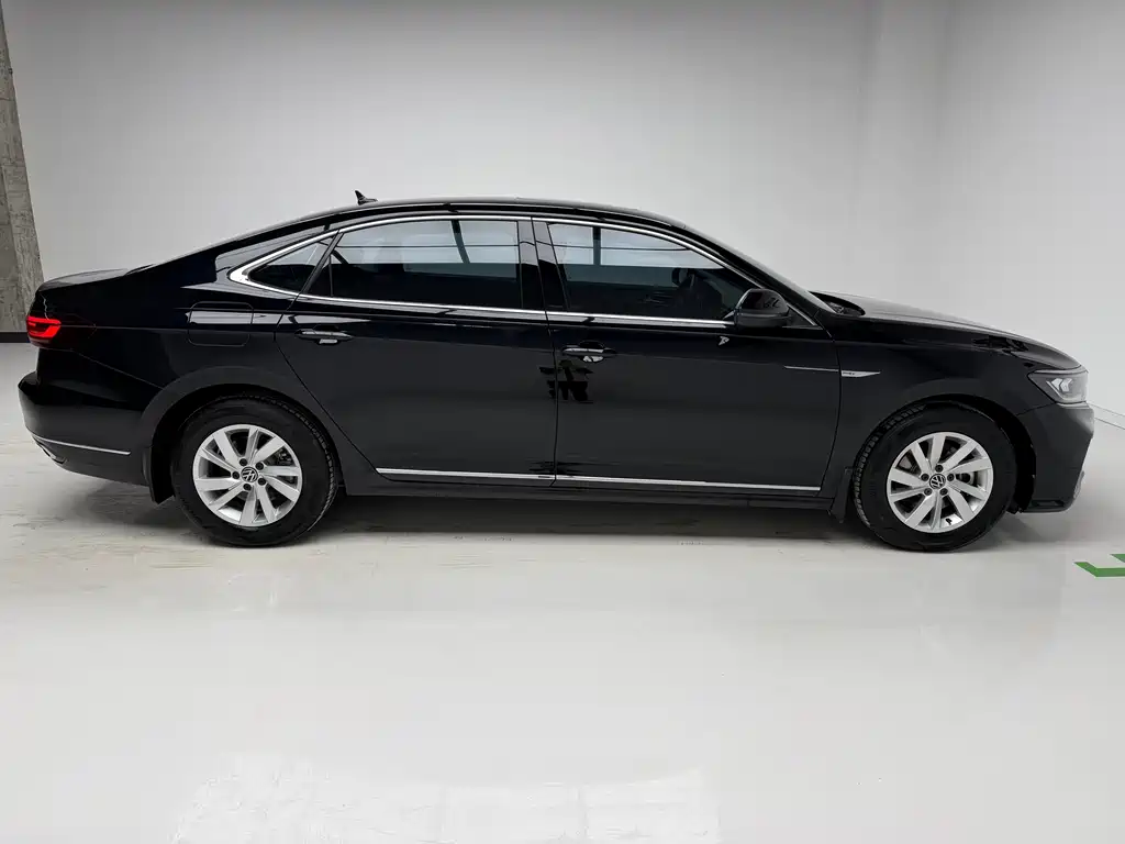Passat Plug-in Hybrid 2022 430PHEV Hybrid Business Edition купить на сайте DeffCars