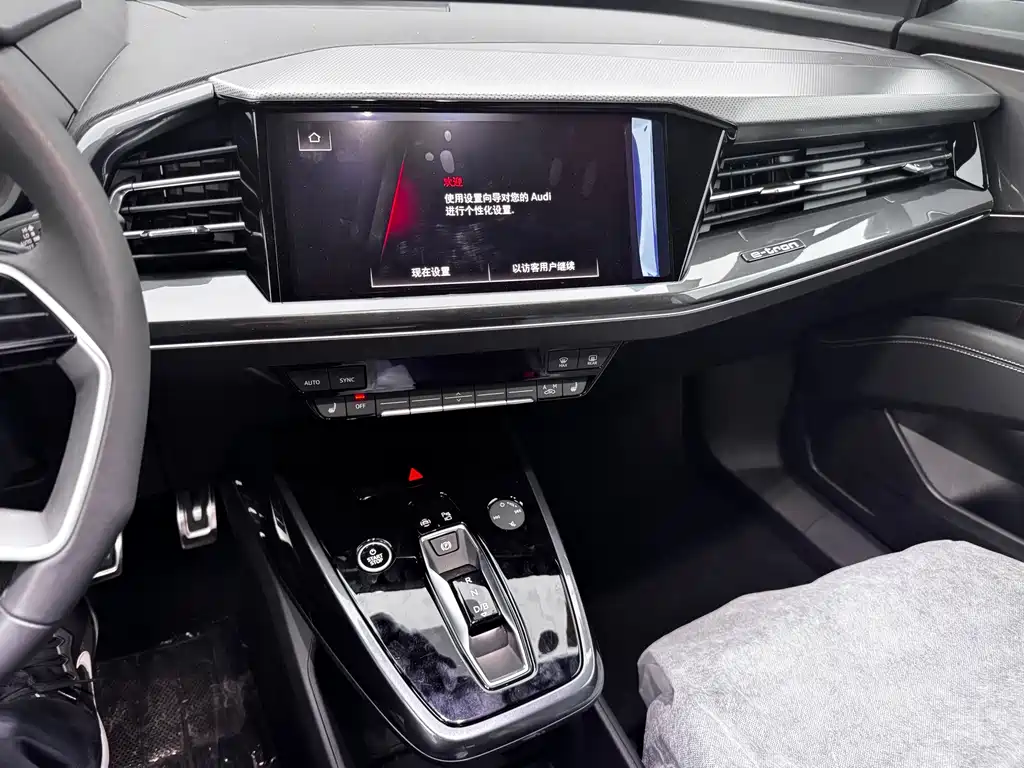 Audi Q5 e-tron 2023 40 e-tron Shiny Mecha Suit купить на сайте DeffCars