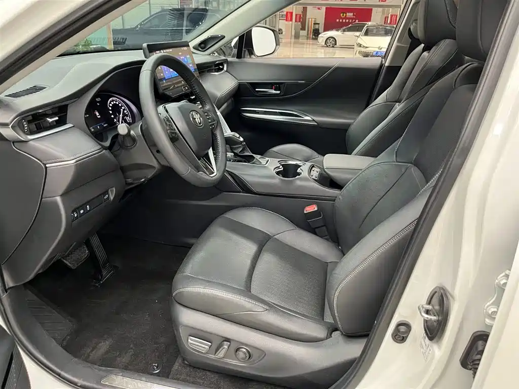 Vesa 2022 2.0L CVT two-wheel drive premium version купить на сайте DeffCars