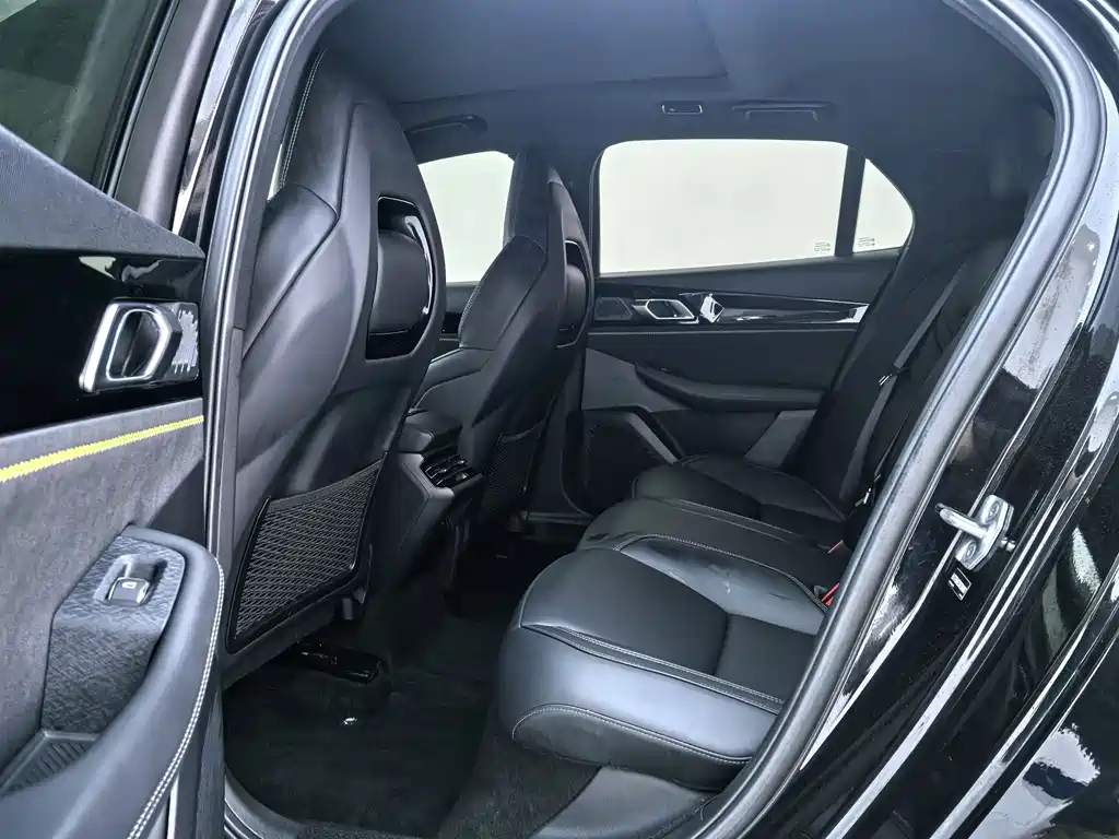 Lynk & Co 03 2023 2.0TD DCT Pro купить на сайте DeffCars