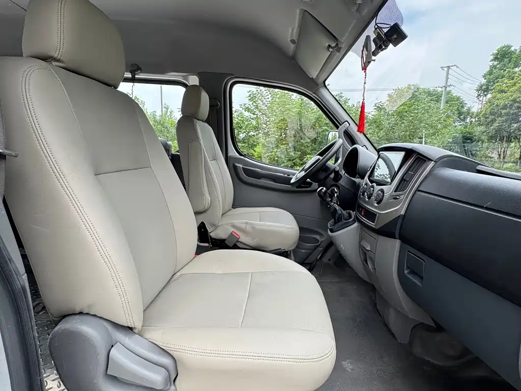 Yufeng 2020 2.5T V9 logistics vehicle long axis mid-roof 6-9 seats national V ZD25 купить на сайте DeffCars
